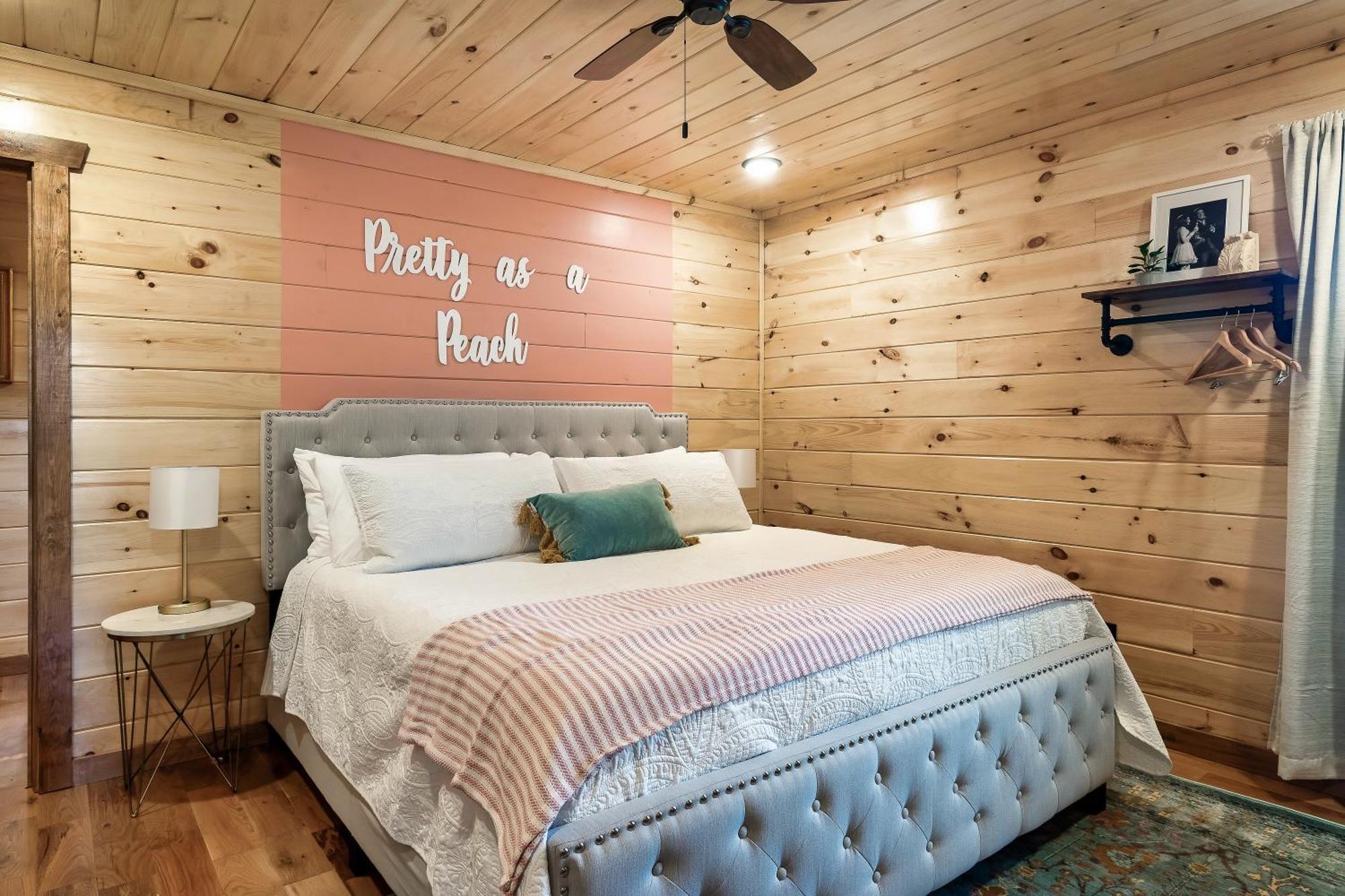 Smokiesboutiquecabins Would Love To Host You At Dolly'S Cute Cabin! 4 Suites With Private Bathrooms - Hot Tub, Fire Pit, Game Room, Resort Pool Open Memorial Day Through Labor Day! Gatlinburg Exterior foto