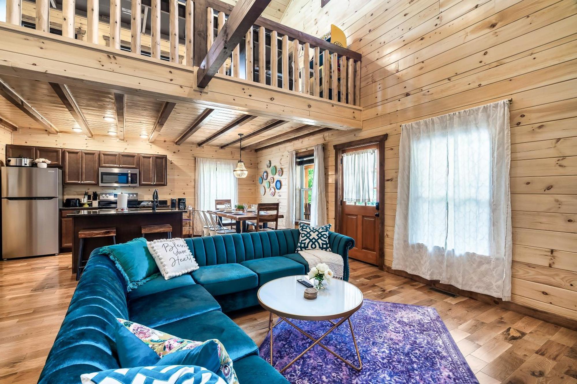 Smokiesboutiquecabins Would Love To Host You At Dolly'S Cute Cabin! 4 Suites With Private Bathrooms - Hot Tub, Fire Pit, Game Room, Resort Pool Open Memorial Day Through Labor Day! Gatlinburg Exterior foto