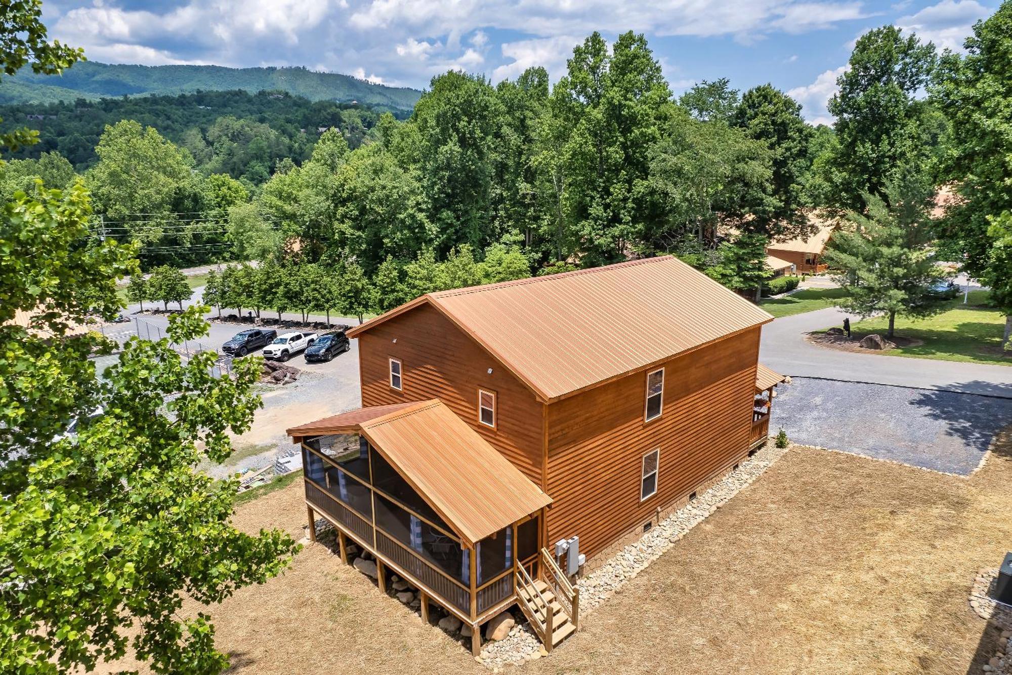 Smokiesboutiquecabins Would Love To Host You At Dolly'S Cute Cabin! 4 Suites With Private Bathrooms - Hot Tub, Fire Pit, Game Room, Resort Pool Open Memorial Day Through Labor Day! Gatlinburg Exterior foto