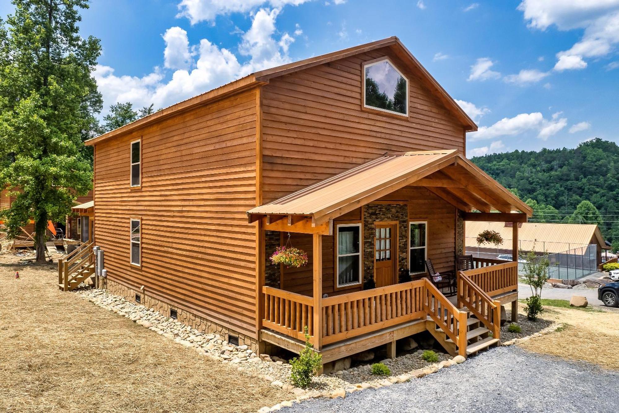 Smokiesboutiquecabins Would Love To Host You At Dolly'S Cute Cabin! 4 Suites With Private Bathrooms - Hot Tub, Fire Pit, Game Room, Resort Pool Open Memorial Day Through Labor Day! Gatlinburg Exterior foto