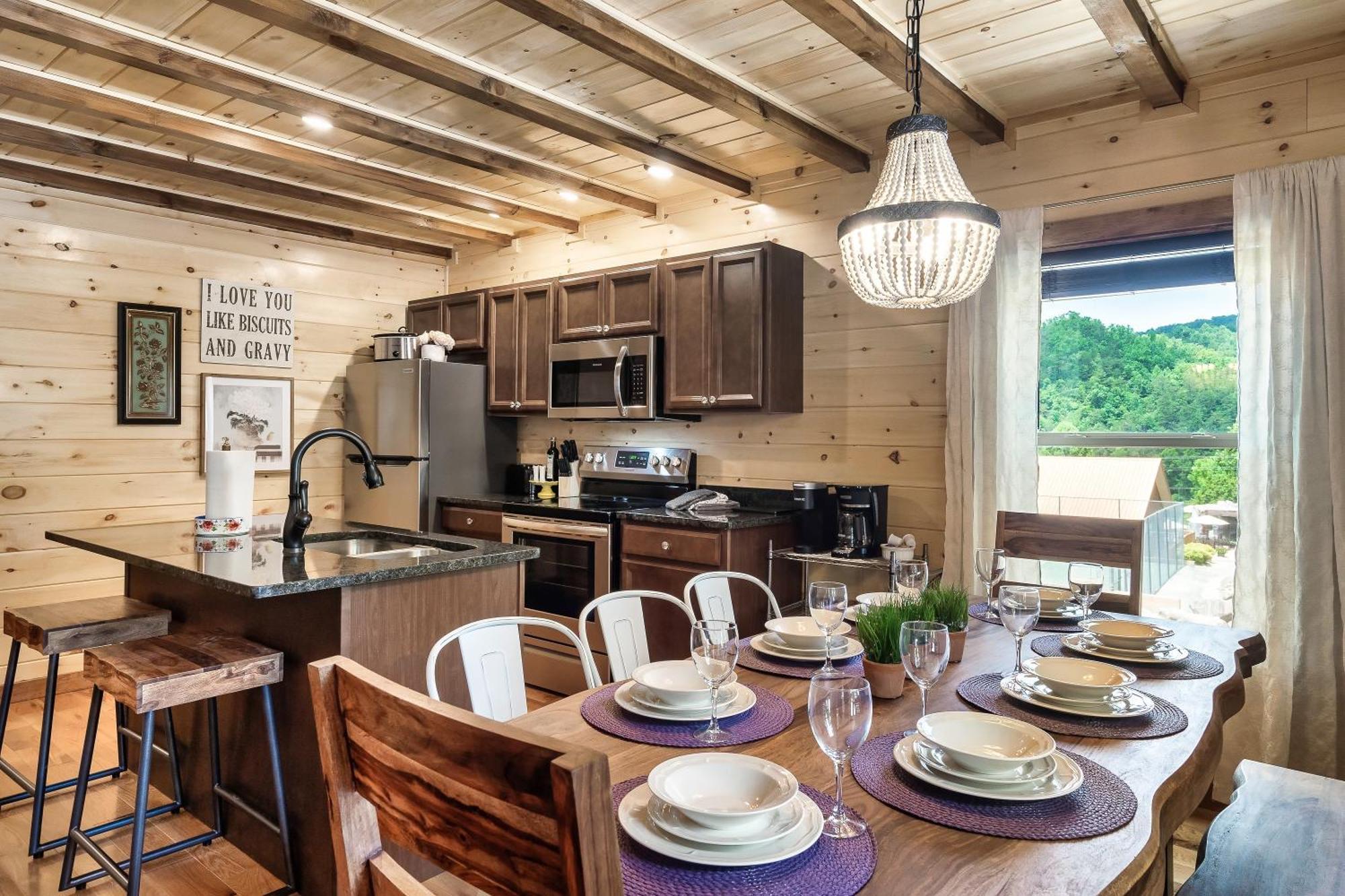 Smokiesboutiquecabins Would Love To Host You At Dolly'S Cute Cabin! 4 Suites With Private Bathrooms - Hot Tub, Fire Pit, Game Room, Resort Pool Open Memorial Day Through Labor Day! Gatlinburg Exterior foto