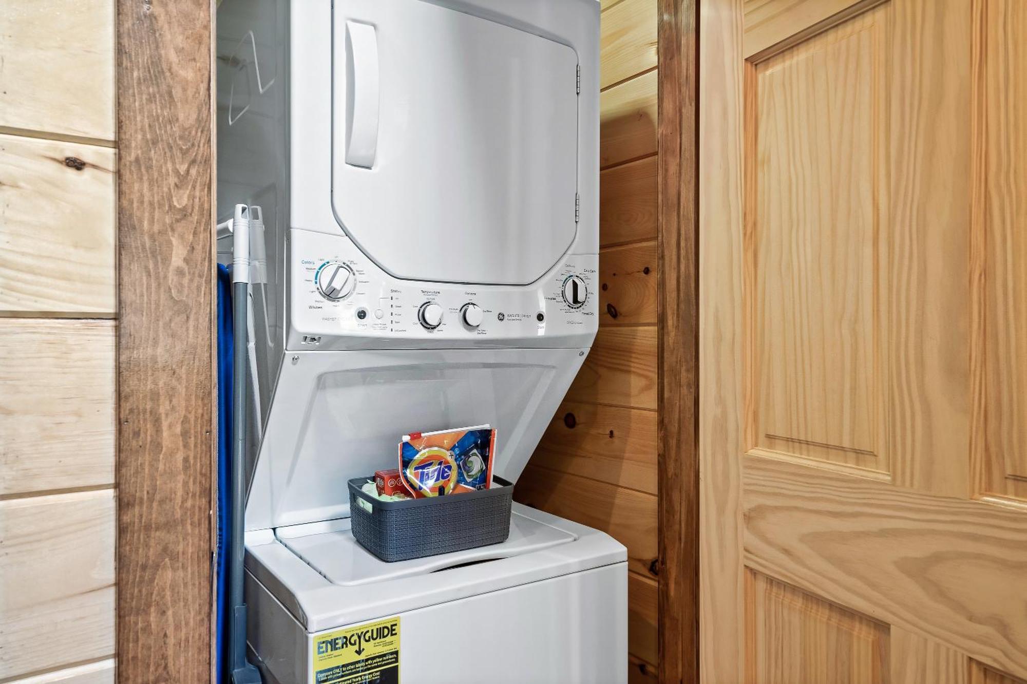 Smokiesboutiquecabins Would Love To Host You At Dolly'S Cute Cabin! 4 Suites With Private Bathrooms - Hot Tub, Fire Pit, Game Room, Resort Pool Open Memorial Day Through Labor Day! Gatlinburg Exterior foto
