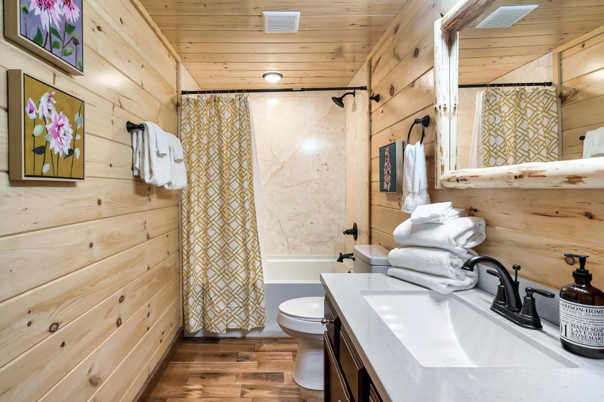 Smokiesboutiquecabins Would Love To Host You At Dolly'S Cute Cabin! 4 Suites With Private Bathrooms - Hot Tub, Fire Pit, Game Room, Resort Pool Open Memorial Day Through Labor Day! Gatlinburg Exterior foto