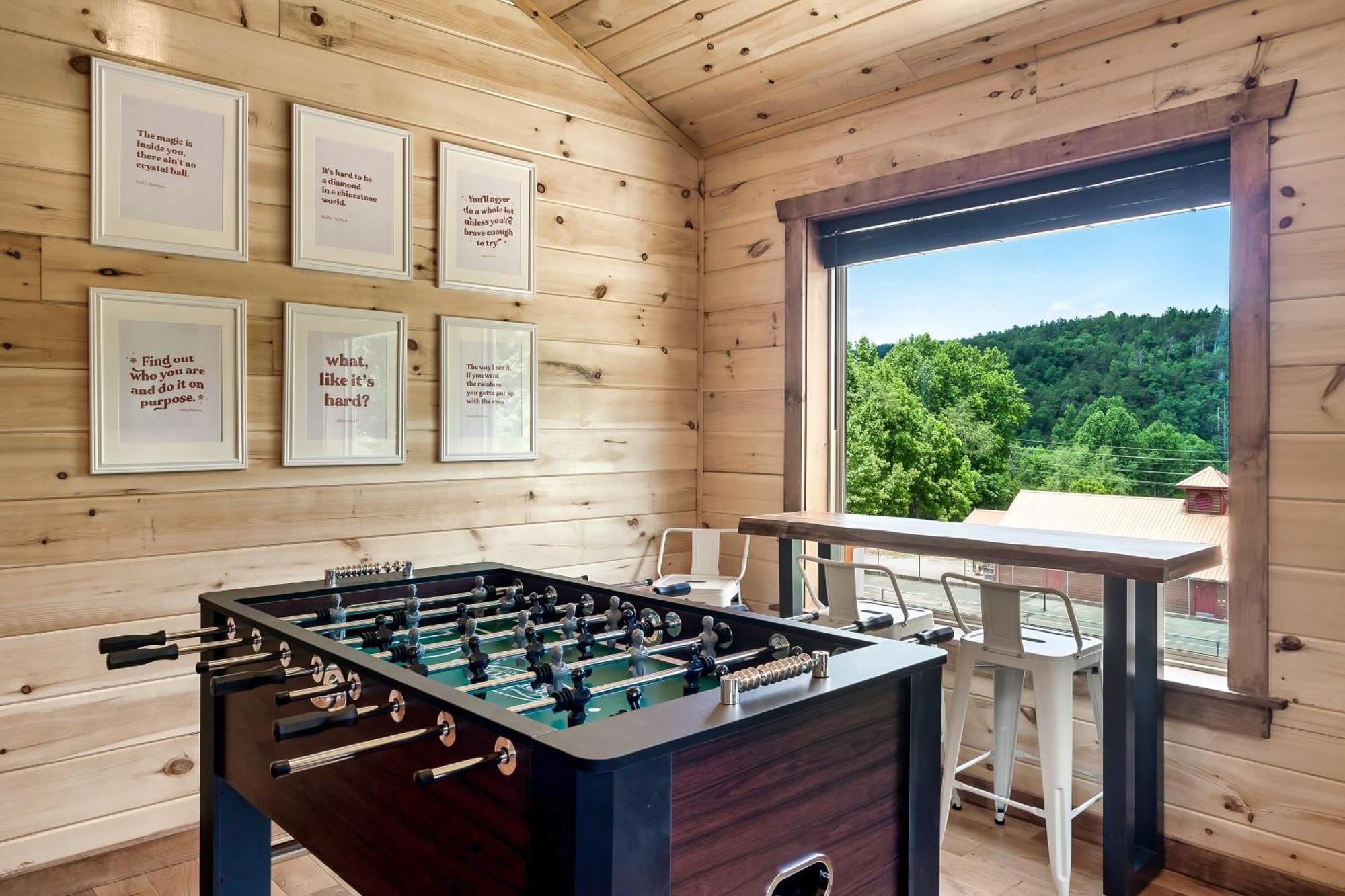 Smokiesboutiquecabins Would Love To Host You At Dolly'S Cute Cabin! 4 Suites With Private Bathrooms - Hot Tub, Fire Pit, Game Room, Resort Pool Open Memorial Day Through Labor Day! Gatlinburg Exterior foto