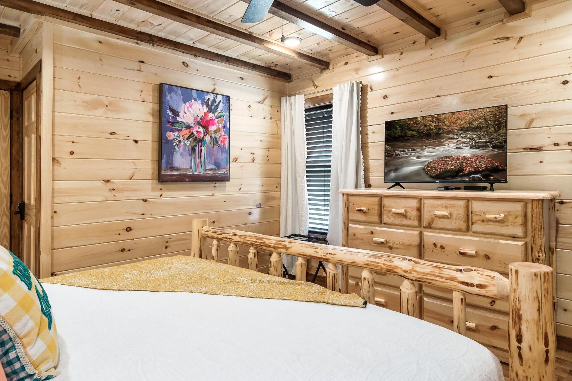 Smokiesboutiquecabins Would Love To Host You At Dolly'S Cute Cabin! 4 Suites With Private Bathrooms - Hot Tub, Fire Pit, Game Room, Resort Pool Open Memorial Day Through Labor Day! Gatlinburg Exterior foto